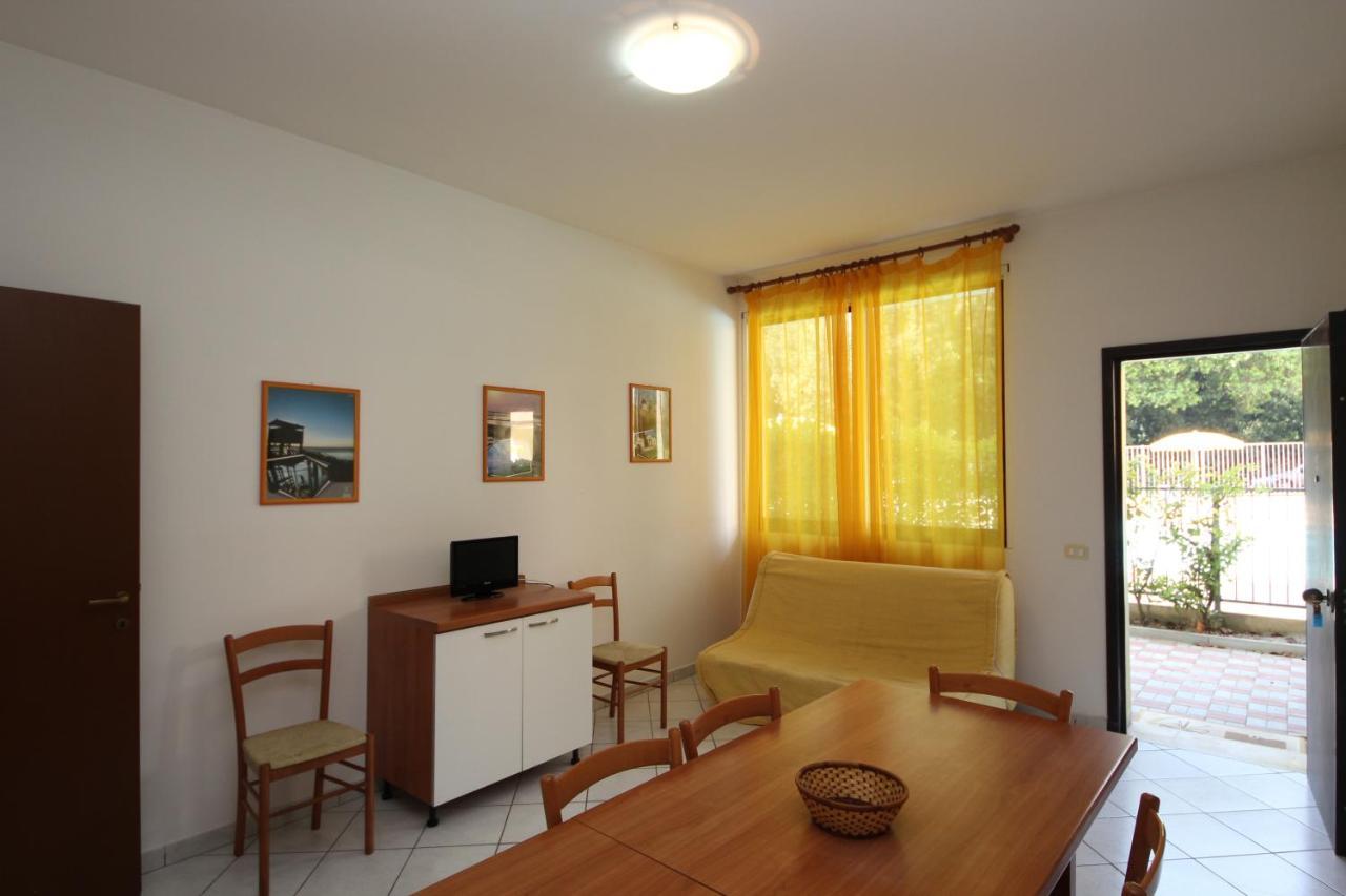 Acquasmeralda Appartamento 03 โรโซลีนามาเร ภายนอก รูปภาพ